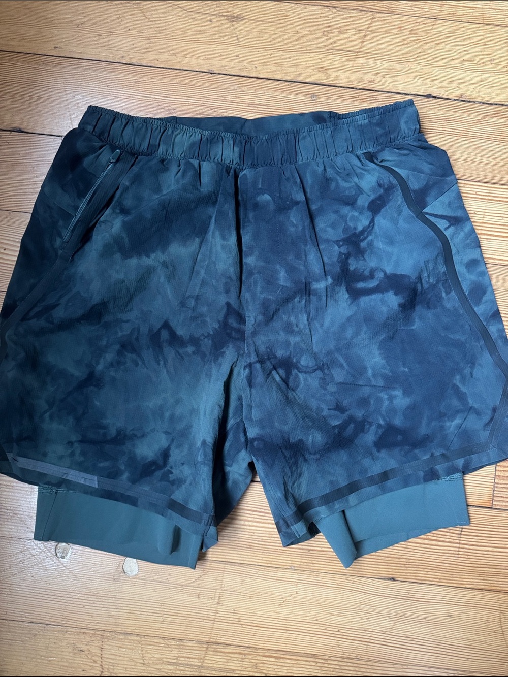 Lululemon Men's dark sage green Performance Running Shorts with liners